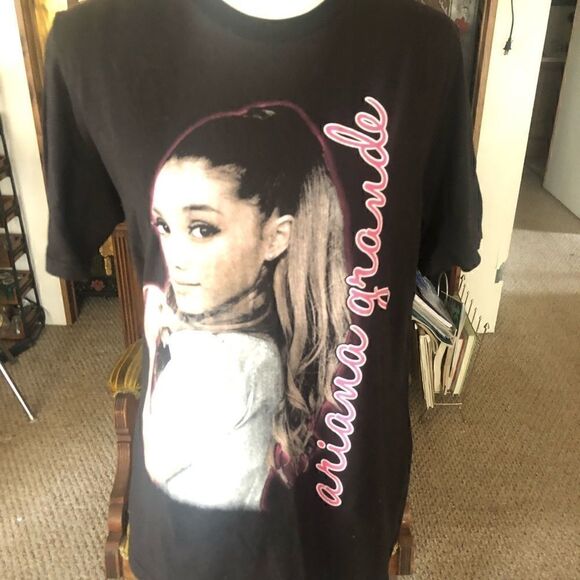 Ariana Grande 2015 Concert T XL - Picture 1 of 9